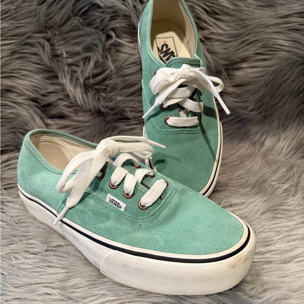 *LIKE NEW* Suede 1” Platform Vans (Women’s 8/ Mens 6.5)